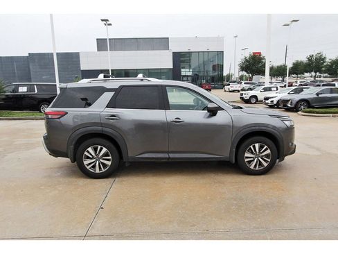 Used 2023 Nissan Pathfinder SL FWD image 7