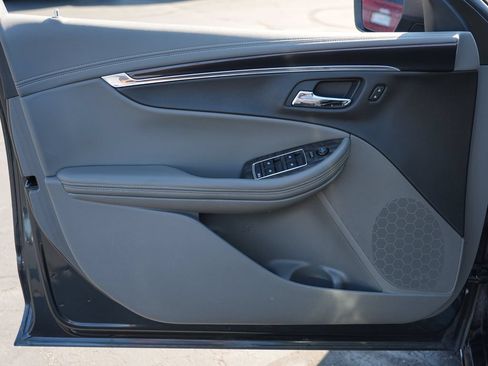 Used 2015 Chevrolet Impala LT FWD image 11