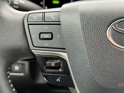 Used 2025 Toyota Camry SE image 15