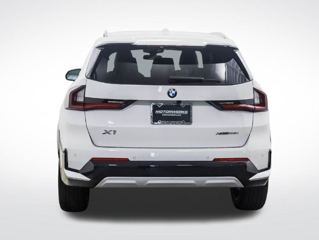 Used 2026 BMW X1 xDrive28i w/ Technology Package AWD/4WD image 4