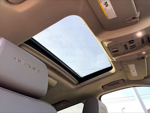 Used 2019 GMC Yukon Denali w/ Denali Ultimate Package image 14