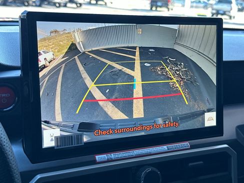 Used 2025 Toyota Tacoma TRD Off-Road image 17