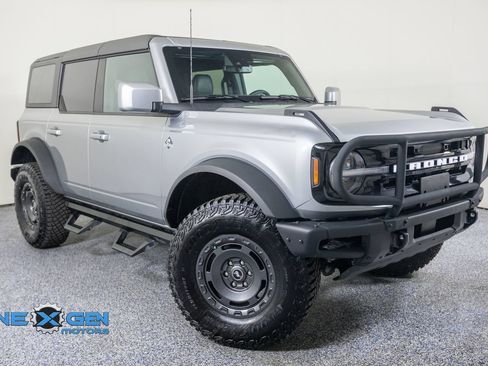 Used 2024 Ford Bronco Outer Banks AWD/4WD image 1