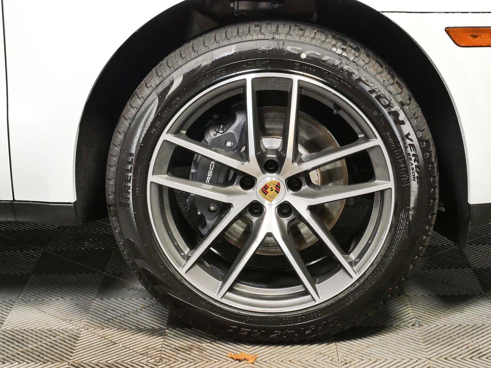 New 2026 Porsche Macan Turbo AWD/4WD image 40