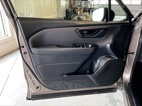 Used 2025 Subaru Forester Premium image 9