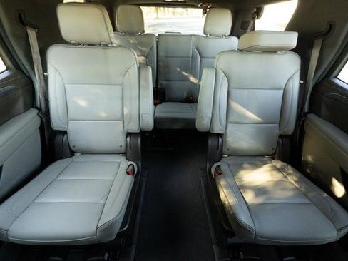 Used 2021 GMC Yukon SLT w/ SLT Luxury Package image 24