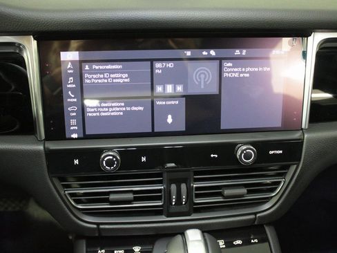Certified 2026 Porsche Macan AWD/4WD image 25