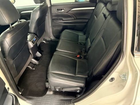 Used 2016 Toyota Highlander XLE AWD/4WD image 36