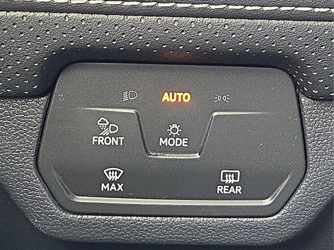 Used 2024 Volkswagen Atlas Cross Sport SE image 20