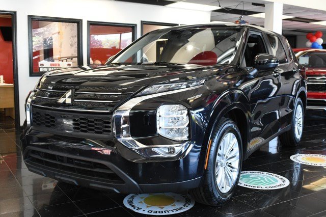 Used 2024 Mitsubishi Outlander ES AWD/4WD image 1