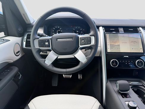New 2026 Land Rover Discovery Limited Edition image 18