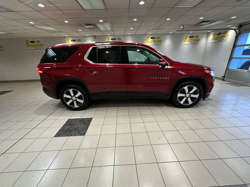 Used 2018 Chevrolet Traverse LT AWD/4WD image 3