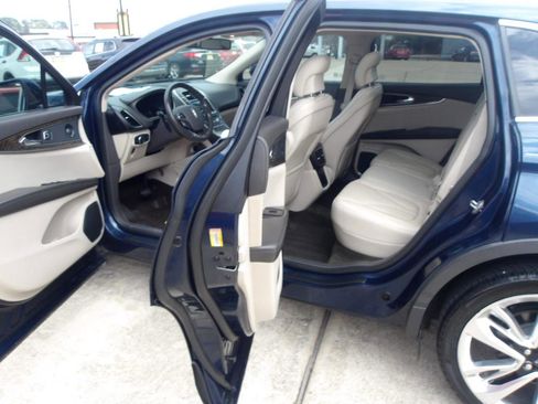 Used 2017 Lincoln MKX Reserve w/ Lincoln MKX Climate Package image 15