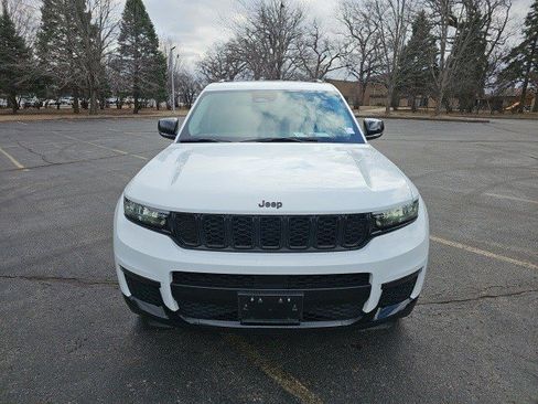 Used 2023 Jeep Grand Cherokee L Limited w/ Black Appearance Package image 9