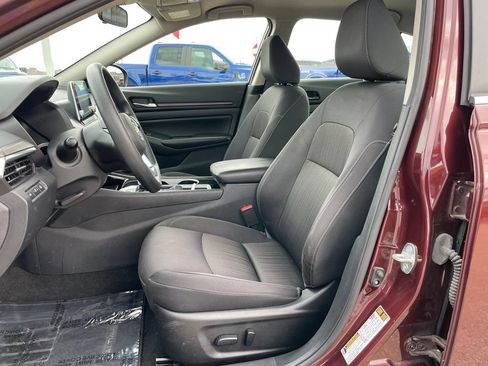 Used 2024 Nissan Altima 2.5 SV FWD image 7