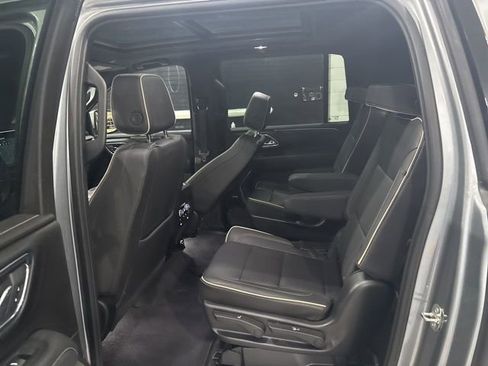 Used 2023 GMC Yukon XL SLT w/ SLT Premium Package image 30
