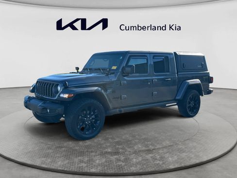 Used 2025 Jeep Gladiator Sport AWD/4WD image 1