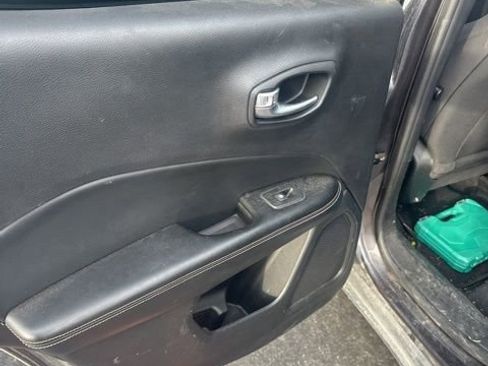 Used 2018 Jeep Compass Sport w/ Tech Group image 8