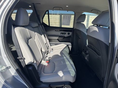 Used 2025 Honda Pilot EX-L image 13