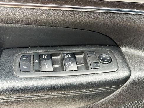 Used 2018 Jeep Grand Cherokee Limited image 19