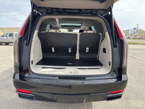 Used 2022 Cadillac Escalade Sport Platinum w/ LPO, Floor Liner Package AWD/4WD image 35