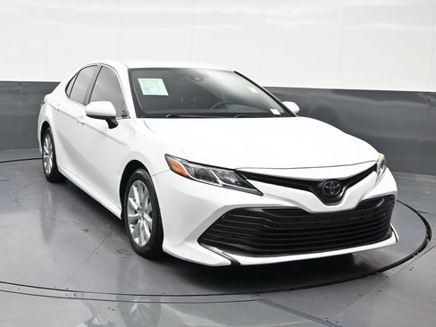 Used 2019 Toyota Camry LE FWD image 8