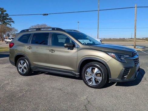 Used 2023 Subaru Ascent Premium w/ Convenience Package image 3