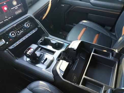 Used 2024 GMC Sierra 1500 AT4 w/ Technology Package image 19