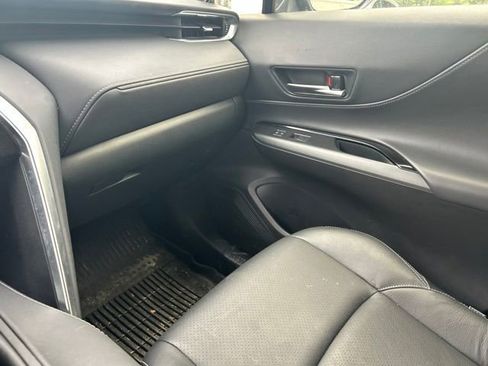 Used 2022 Toyota Venza LE AWD/4WD image 30
