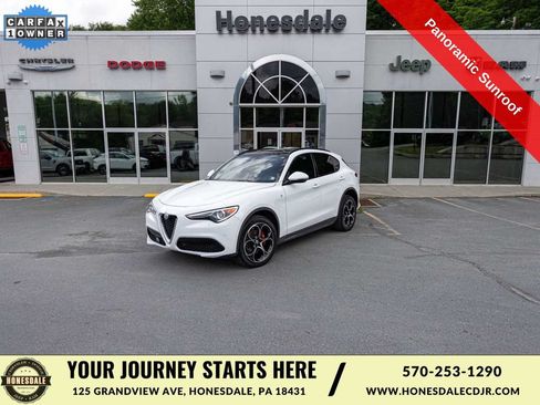 Used 2023 Alfa Romeo Stelvio Ti AWD/4WD image 1