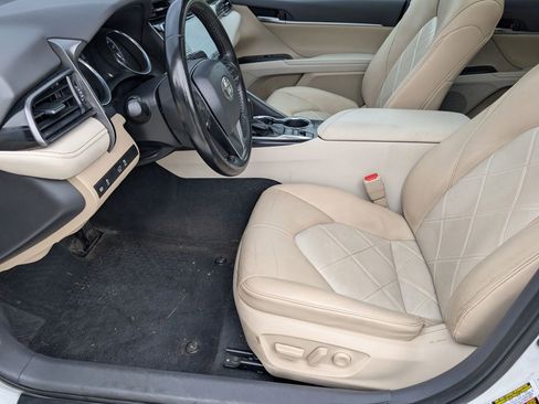 Used 2019 Toyota Camry XLE image 13