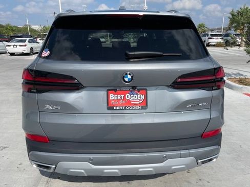 New 2026 BMW X5 xDrive40i w/ Premium Package AWD/4WD image 4