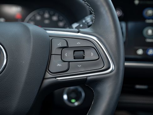 Used 2023 Buick Envision Avenir image 28