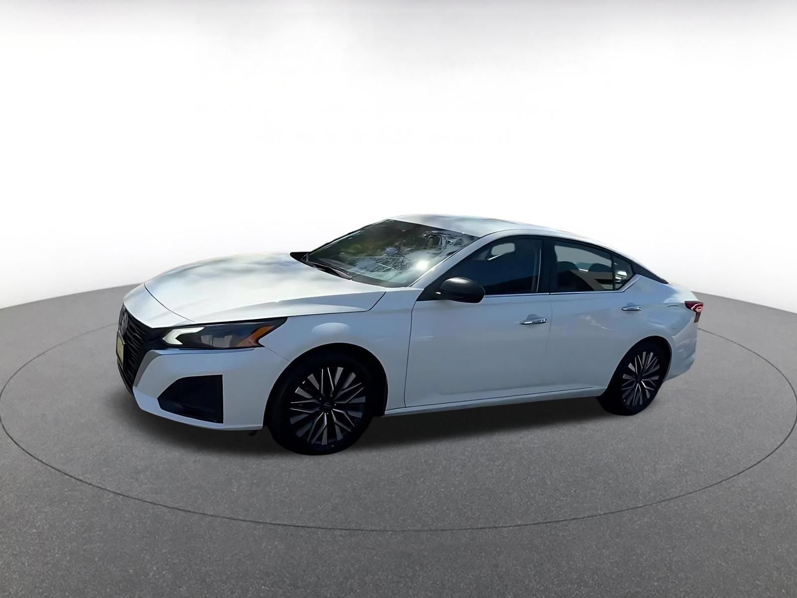 Used 2025 Nissan Altima 2.5 SV FWD image 7