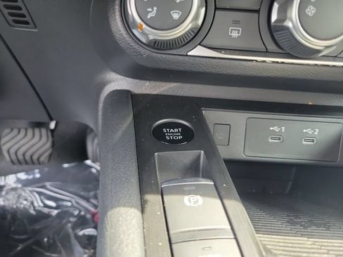 Used 2025 Nissan Kicks SV FWD image 28