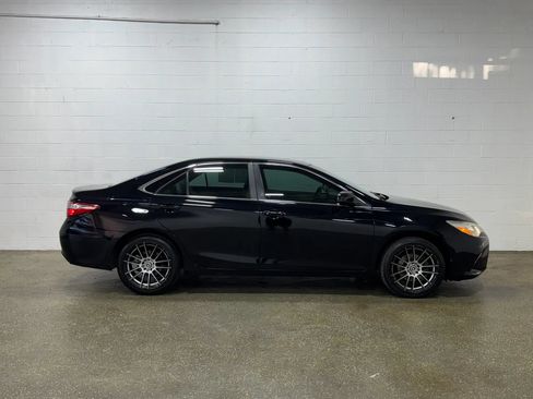 Used 2017 Toyota Camry LE FWD image 2