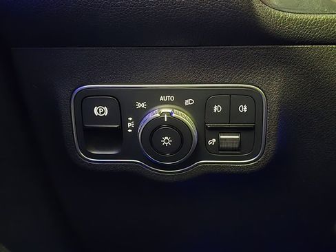 Used 2025 Mercedes-Benz GLB 250 4MATIC image 25