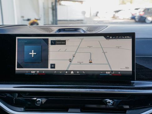 Used 2025 BMW X7 M60i image 13