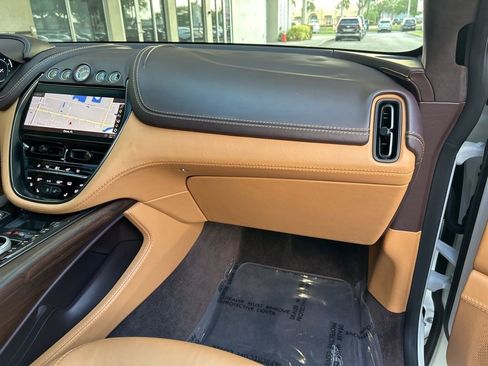 Used 2021 Aston Martin DBX image 30