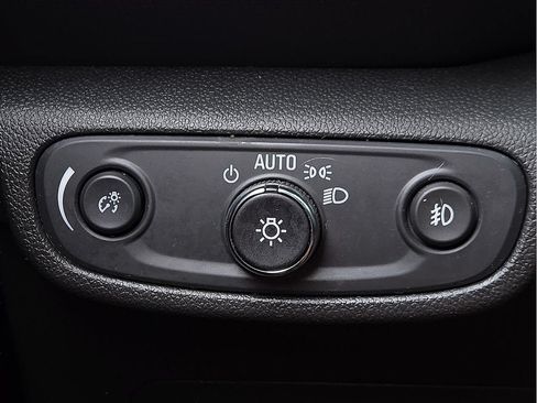 Used 2022 Chevrolet TrailBlazer RS w/ Technology Package FWD image 17