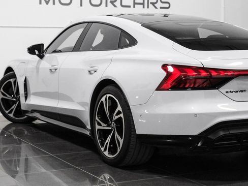 Used 2024 Audi e-tron GT Prestige image 15