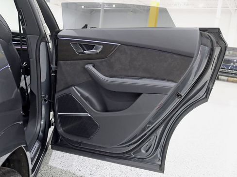 Used 2022 Audi SQ8 Prestige AWD/4WD image 39