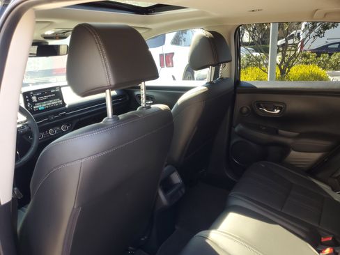 Used 2024 Honda HR-V EX-L image 11