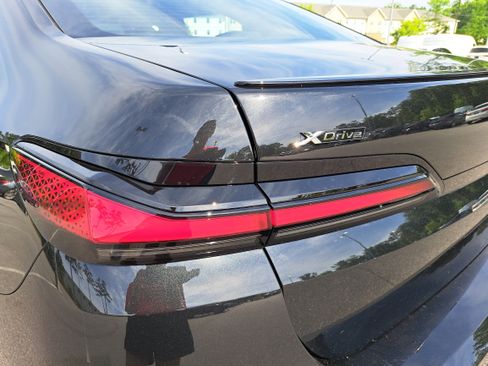 Certified 2025 BMW 750e xDrive image 36