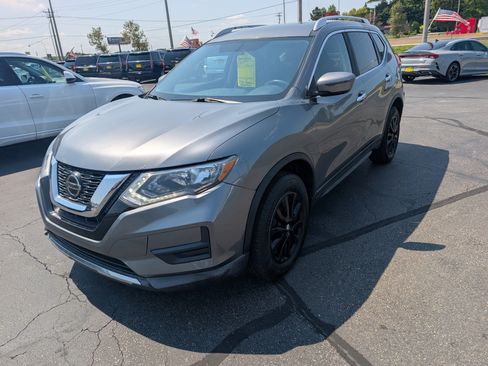Used 2018 Nissan Rogue SV AWD/4WD image 4