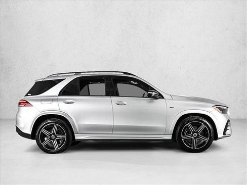 Used 2025 Mercedes-Benz GLE 450e 4MATIC image 4