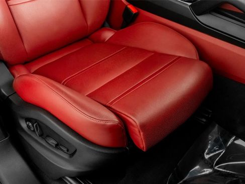 Used 2023 Porsche Cayenne Platinum Edition image 32