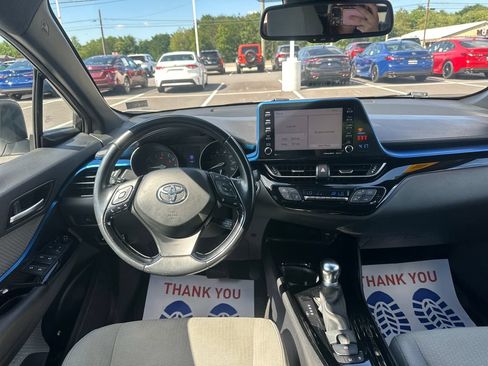 Used 2019 Toyota C-HR XLE FWD image 18