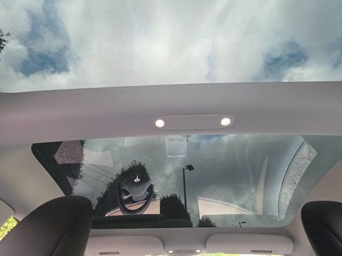 Used 2021 Tesla Model 3 Long Range image 17