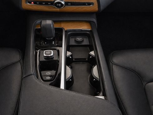 Certified 2023 Volvo XC90 T8 Plus AWD/4WD image 14